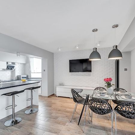 Orion Downtown Apartment By Pinpoint Lodž Exteriér fotografie